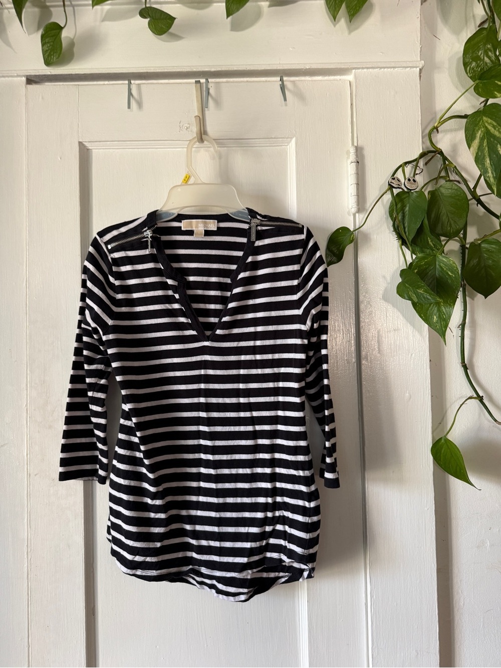 Michael Kors size S Black & White Striped V-Neck Long Sleeve Top